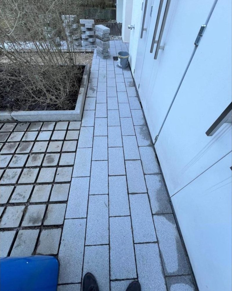 Gereinigtes Hofpflaster